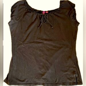 . SO Brown Sleeveless Tie Front shirt. Women’s Size XL
